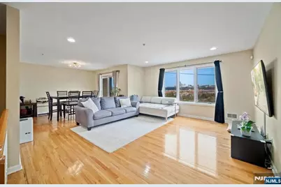 9 Legend Hills Drive, Edgewater, NJ 07020 - Photo 7