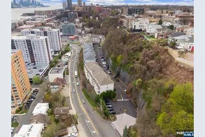 9 Legend Hills Drive, Edgewater, NJ 07020 - Photo 3