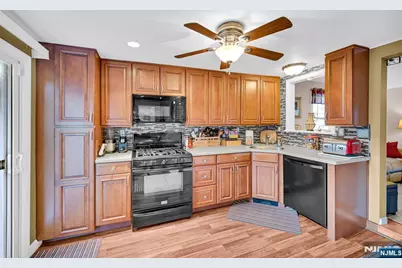 31 Hamilton Street, Bloomingdale, NJ 07403 - Photo 17