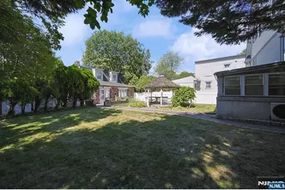 1585 Bergen Boulevard, Leonia, NJ 07605 - Photo 5