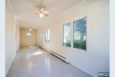 1585 Bergen Boulevard, Leonia, NJ 07605 - Photo 31