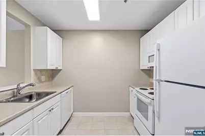 905 River Road 208 #208, Edgewater, NJ 07020 - Photo 15