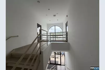 155 State Rt 17 Fl 2 #Fl 2, Hasbrouck Heights, NJ 07604 - Photo 3