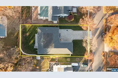 375 Burnet Place, Paramus, NJ 07652 - Photo 35