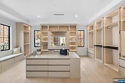 375 Burnet Place, Paramus, NJ 07652 - Photo 15