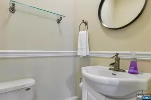 32 Washburn Pl 1, Caldwell, NJ 07006 - Photo 9