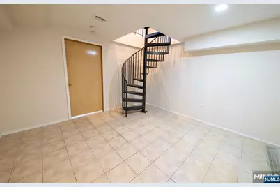 818 Palisade Avenue, Union City, NJ 07087 - Photo 11