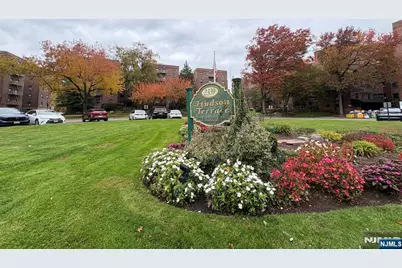 2329 Hudson Terrace C3 #C3, Fort Lee, NJ 07024 - Photo 47