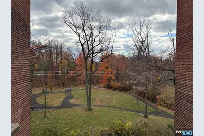 2329 Hudson Terrace C3 #C3, Fort Lee, NJ 07024 - Photo 23