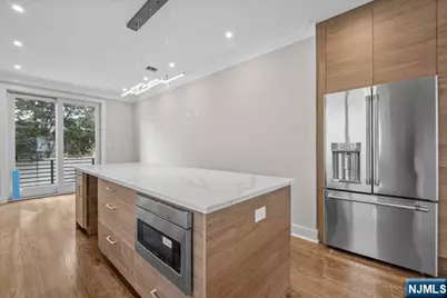 211 Warwick Avenue 1 #1, Fort Lee, NJ 07024 - Photo 5