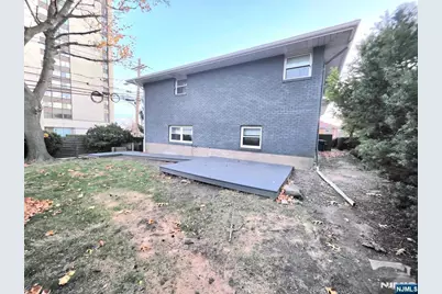 201 Riverdale Drive, Fort Lee, NJ 07024 - Photo 15