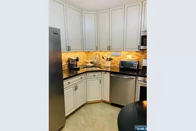 2000 Linwood Avenue 10M #10M, Fort Lee, NJ 07024 - Photo 7