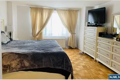 2000 Linwood Avenue 10M #10M, Fort Lee, NJ 07024 - Photo 9