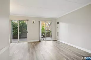 1077 River Road Th5, Edgewater, NJ 07020 - Photo 3