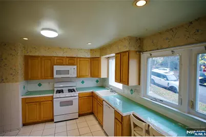 524 Studio Road 1 #1, Ridgefield, NJ 07657 - Photo 19