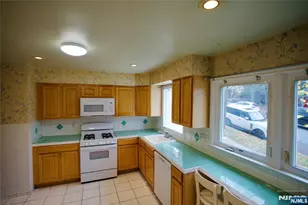 524 Studio Road 1, Ridgefield, NJ 07657 - Photo 19