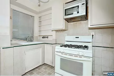 325 New Bridge Road, Bergenfield, NJ 07621 - Photo 25