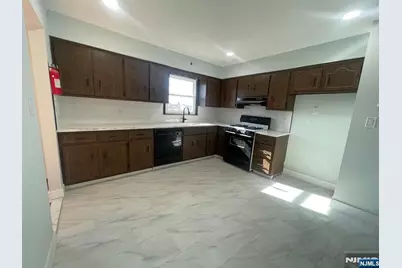 85 Grove Street 2 #2, South Hackensack Township, NJ 07606 - Photo 3