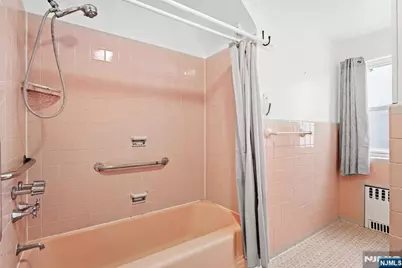 97 Riverview Avenue 2 #2, Cliffside Park, NJ 07010 - Photo 11