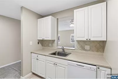905 River Road 309 #309, Edgewater, NJ 07020 - Photo 9
