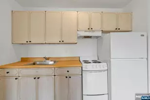 377 Park St, Hackensack, NJ 07601 - Photo 9