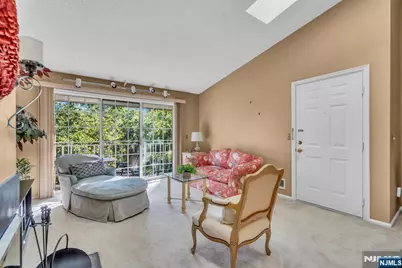 212 Larch Lane, Mahwah, NJ 07430 - Photo 5