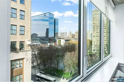 10 Commerce Court 2E #2E, Newark, NJ 07102 - Photo 13