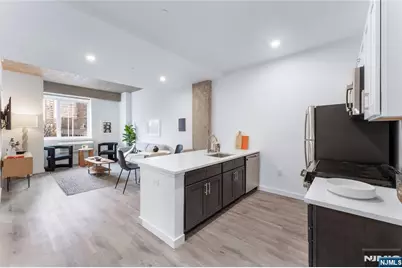 10 Commerce Court 2A #2A, Newark, NJ 07102 - Photo 1