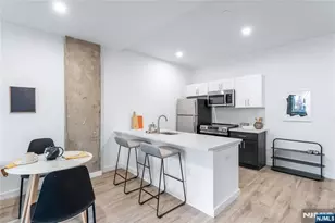 10 Commerce Ct 2A, Newark, NJ 07102 - Photo 3