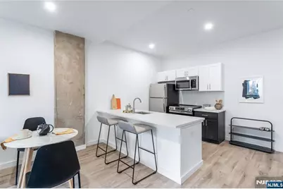 10 Commerce Court 10J #10J, Newark, NJ 07102 - Photo 3