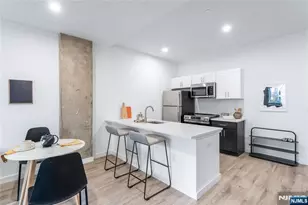 10 Commerce Ct 10J, Newark, NJ 07102 - Photo 3