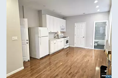 142 Side Avenue, Jersey City, NJ 07305 - Photo 9