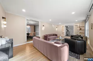 639 Pawnee Ln, Franklin Lakes, NJ 07417 - Photo 9