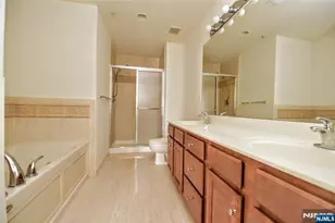 126 Blue Heron Dr, Secaucus, NJ 07094 - Photo 17