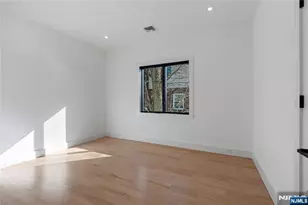 460 Greenmount Ave, Cliffside Park, NJ 07010 - Photo 17