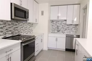 1600 Center Ave 12C, Fort Lee, NJ 07024 - Photo 9