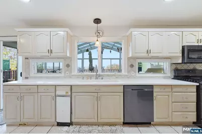 703 Stewart Street, Ridgefield, NJ 07657 - Photo 7