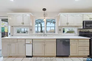 703 Stewart St, Ridgefield, NJ 07657 - Photo 7