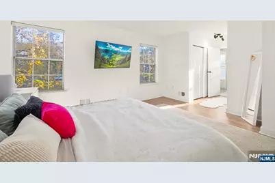 100 Crown Court 482 #482, Edgewater, NJ 07020 - Photo 9