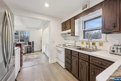 269 Paterson Avenue, Midland Park, NJ 07432 - Photo 7