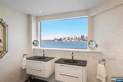 600 Harbor Boulevard 1079-81 #1079-81, Weehawken, NJ 07086 - Photo 35