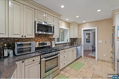 74 Kipp Avenue, Hasbrouck Heights, NJ 07604 - Photo 5