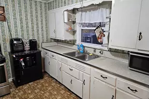 1656 Hamburg Tpke, Wayne, NJ 07470 - Photo 5