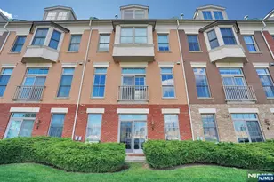 3 Regency Pl, Weehawken, NJ 07086 - Photo 17