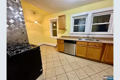 546 Victory Avenue 2 #2, Ridgefield, NJ 07657 - Photo 5