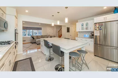 466 Franklin Avenue, Hasbrouck Heights, NJ 07604 - Photo 11