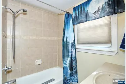 52 Rosedale Avenue, Elmwood Park, NJ 07407 - Photo 15
