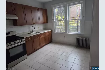 292 Leslie Street 292 #292, Newark, NJ 07112 - Photo 5