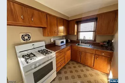 30 Garden Avenue, Woodland Park, NJ 07424 - Photo 5