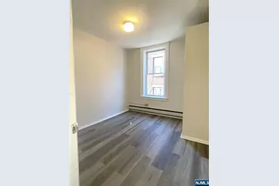 10 Hilliard Avenue 4 #4, Edgewater, NJ 07020 - Photo 7